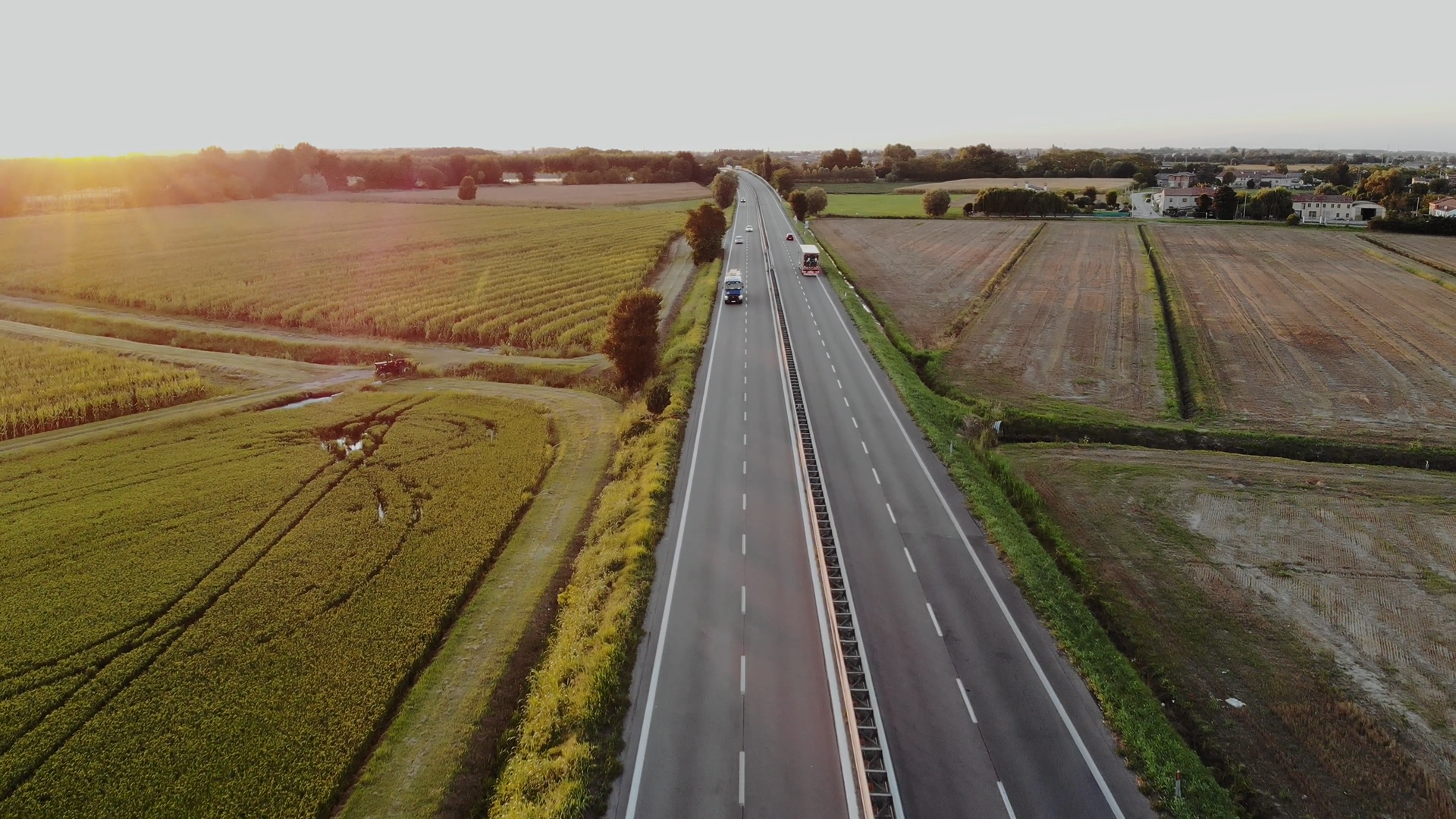 Photographie d'une route en été